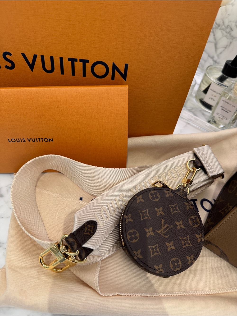 Louis Vuitton Brown Monogram OntheGo PM Canvas Tote - Picture 4 of 7